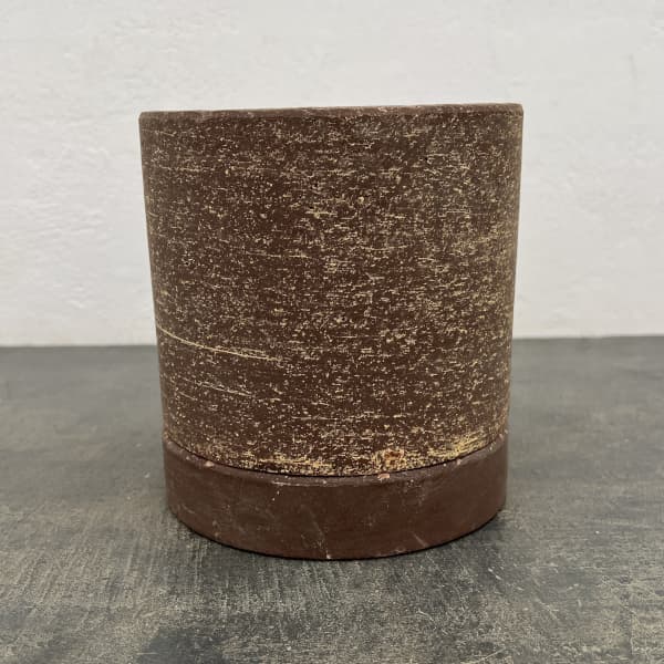 受け皿付き COVENTダスク・シリンダーポットL：QY-54／（直径15cm×高さ14.5cm）シンプルなデザインなので、どの空間にも合わせやすい鉢となります。サイズ直径15cm×高さ14.5cm／口径直径13cm×深さ13.5cm材質磁器受け皿あり底穴あり※写真はイメージです。※植物、撮影資材などは含まれておりません。■商品のお取り寄せに数日かかる場合があります。※「メーカー欠品・入荷待ち」の場合があります。欠品の場合はご相談させていただきます。