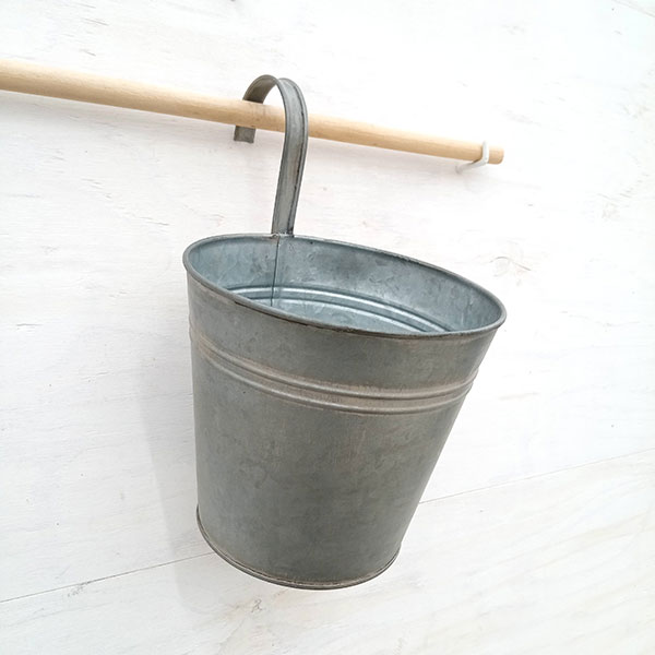 ブリキ：ウォールハンギングS（直径16cm、 高さ23cm）