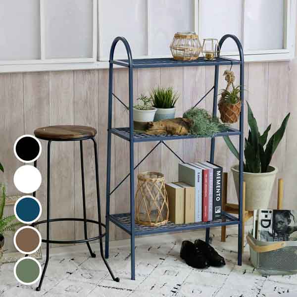 ボタニカルラックにも 幅 61・高さ 110cm[送料無料]オープン3段ラック「TWILL」（ツイル）（ブルーグレー）TW002BLU「お部屋を明るくする抜け感ラック」リビングやベランダ、ワンルームで活躍する、ニュアンスカラーが美しい薄型アイアンラックです。横から見るとAラインで圧迫感がなく、まるでおしゃれなセレクトショップのように、お気に入りの植物や雑貨をディスプレイ。1.新生活に！毎日使うものの定位置に。お気に入りの日用品に定位置を。取り出しやすく、お片付けが瞬時にできます。もう探さずに済みますよ！2.多肉棚やボタニカルラックとして棚板は丈夫なアイアンメッシュ素材。プランターの日当たりや風通しを良くして、植物の成長をサポートします。頑丈かつ軽量で扱いやすく、汚れてもさっと拭けますよ。室内はもちろん、お庭やベランダのような屋外でも。撥水性のある塗装で、そのまま水遣りもできます。3.どこに置いても”お洒落顔”圧迫感なく、空間が華やぐグッドデザイン。カフェや店舗、展示会でもお使い頂いています。4.誰が見ても美しい統一感ニュアンスカラーは、シリーズ使いがおすすめ。トーンを合わせることで、統一感と上品さがにじみ出ますよ。商品名オープン3段ラック「TWILL」（ツイル）カラー・型番 ブルーグレー…TW002BLUサイズ（約）幅 610×奥行 360×高さ 1100mm重量（約）5.8kg材質 スチール仕上げ 粉体塗装組立区分組立式組立目安時間2人で20分※写真はイメージです。※植物、撮影資材などは含まれておりません。■お届け地域について　　　・北海道、沖縄、離島へのお届けは、追加送料（実費）をいただきます。ご注文/お問い合わせをいただきましてからお見積りします。　■メーカー直送品のため、下記サービスはお受けできません。・お届け時間帯指定（午前・午後のご希望は承りますが、状況によりずれる場合があります。夜間指定はできません）・一部の郡部での日曜・祝日指定・メッセージカードの添付 [送料無料]オープン3段ラック「TWILL」（ツイル）（ブルーグレー）TW002BLUの栽培ガイドSUMAI STYLE　ツイル（TWILL）シリーズ