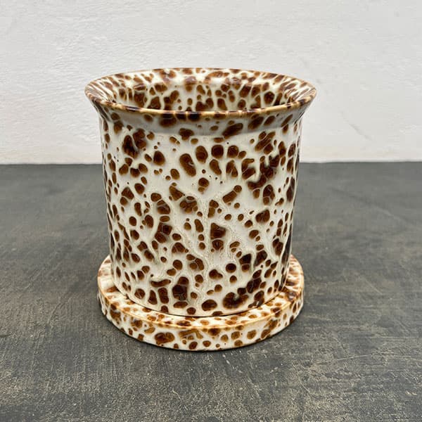 フレック ポット アンド ソーサー：ブラウン／Mサイズ（直径13.5cm、高さ14cm）