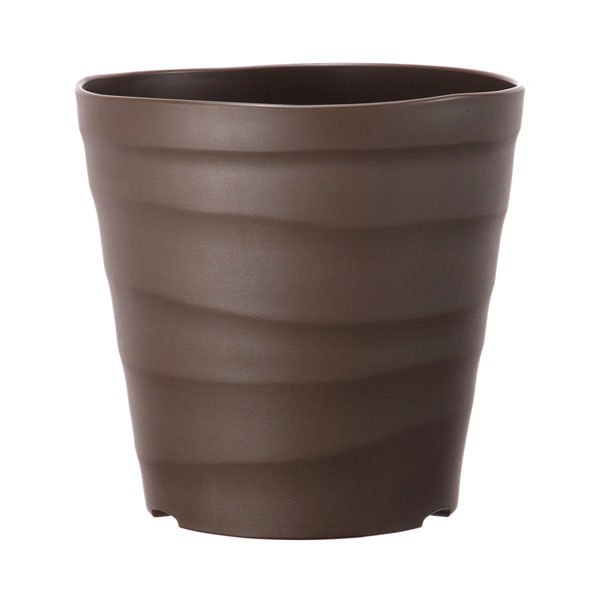 プラ鉢 アップルウェアークラフトポット30型ダークブラウン（直径30cm）素焼き鉢のような手作り感のあるポットでお庭を素敵に演出しませんか？クラフトポットはお庭や玄関先でシンボルツリーを飾り付けたり、シマトネリコやオリーブを植え付けて窓際の目隠しや日陰を作るのにおすすめです。※材料のポリプロピレンは資源の有効利用と環境汚染防止のため、リサイクル原料を使用しています。リサイクル原料の性質上、カラーが多少異なる場合があります。サイズ（約）：直径30cm、高さ29.5cm材質：ポリプロピレン土容量：約11リットル色：ダークブラウン底穴あり日本製※写真はイメージです。植物等は商品に含まれません。クラフトポット30型ダークブラウン（直径30cm）の栽培ガイドマックスマム　-SUNTORY　FLOWERS-