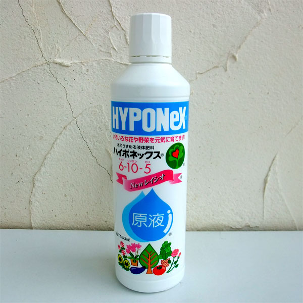 液肥：ハイポネックス原液 450ml入り（6-10-5）液肥のロングセラー商品。植物の健全な生育に必要な15種類の栄養素をバランスよく含み、チッソ・カルシウム・微量要素を強化した新配合。いろいろな植物の花つき・葉色をよくします。水に薄めて7〜10日に1回植物に与えてください。成分窒素6-リン酸10-カリ5 総合栄養素配合容量450ミリリットル適用植物庭植え植物（花木、庭木、果樹、芝生）、草花、野菜、バラ、キク、観葉植物、鉢花、洋ラン、球根、花木、果樹、ハーブ、サボテン、東洋ラン、カンノンチク、山野草、盆栽、幼苗などハイポネックス社製■この商品は液体のため、沖縄までのお届けはできません。　お届け先が沖縄県の場合、キャンセルさせていただきますので、ご了承ください。液肥：ハイポネックス原液 450ml入り（6-10-5）の栽培ガイド鉢ものの水やり雪割草の栽培方法フィオリーナ　-SUNTORY　FLOWERS-