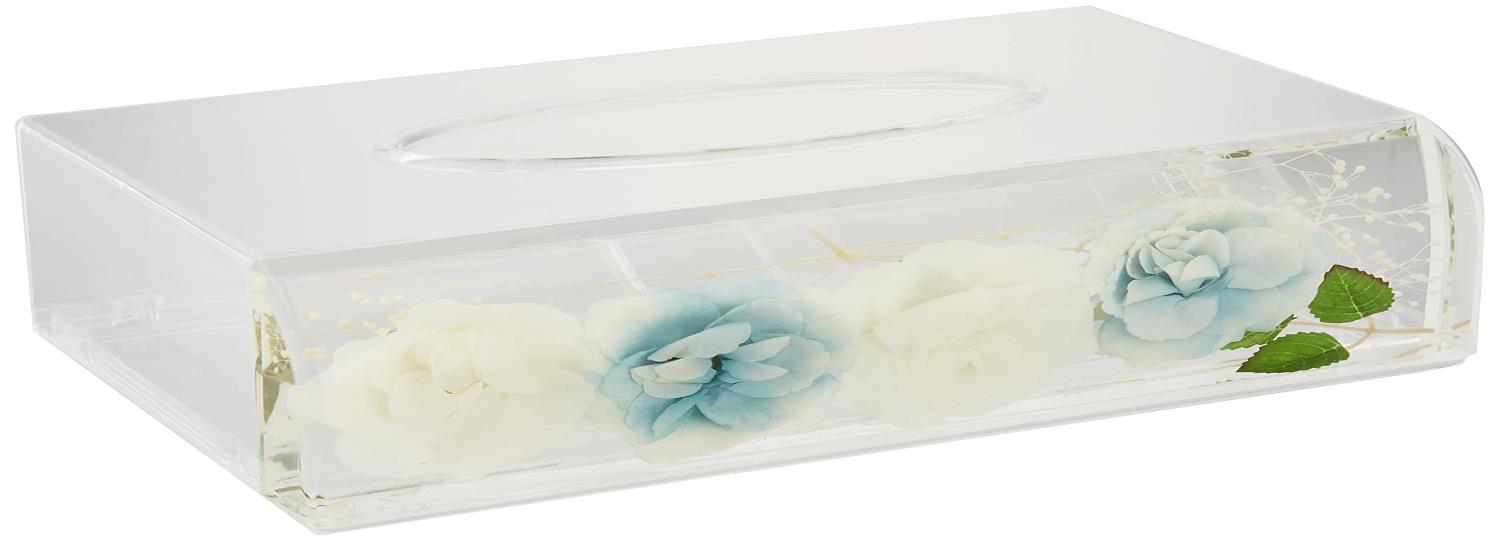 スタイル：ティッシュBOXケース◆商品名：パシフィックGLD ティッシュBOXケース アクリル水中花 ホワイト＆ブルー W24.5×D15×H8.5cm 58801本体サイズ:約8.5×24.5×15cm本体重量:約808g素材・材質:メタクリル樹脂、パラフィンオイル原産国:中国耐熱温度:約60度●彩り鮮やかなアクリル水中花シリーズです。 ●ゴージャスな雰囲気が漂うティッシュBOXケースです。 ●アクリルの中でローズがゆらゆらとゆらめくデザインが素敵です。 ●インテリアとしてもおしゃれでかわいく、お部屋がパッと明るくなります。 ●ちょっとしたプレゼントにもおすすめです。