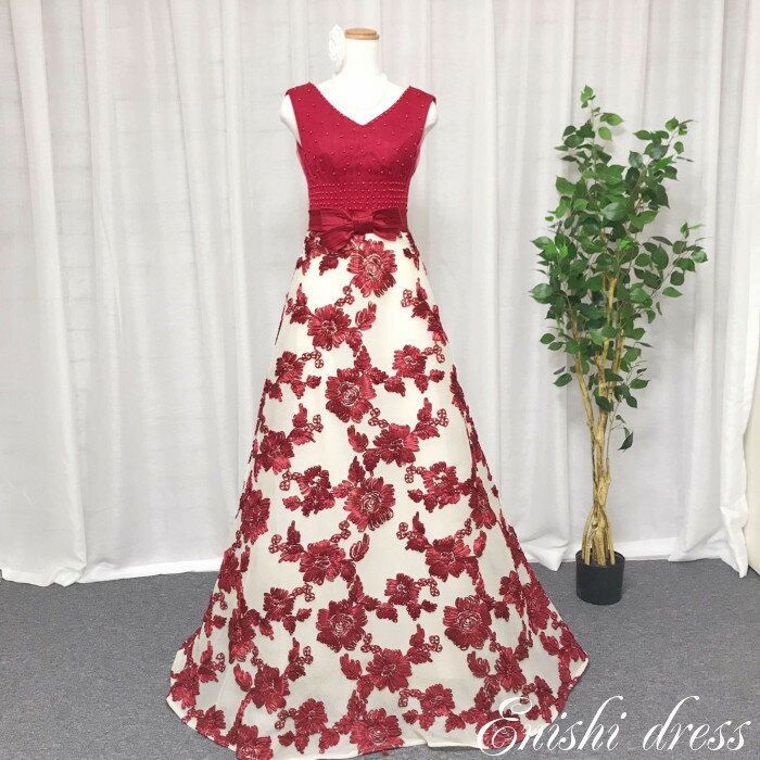 ウェディングドレス 花柄 ワインレッド レース ビーズ ウエストリボン Vネック 結婚式 披露宴 二次会 前撮り パーティー おしゃれ インスタ映え 上品 高級感 豪華 華やか エレガント ゴージャス