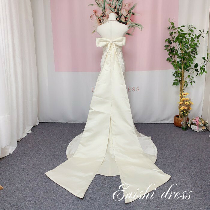 ウェディングドレス マーメイドライン　リボン　シャンパン　トレーン 軽い 柔らか かわいい 上品 豪華 エレガント 優雅 着痩せ インスタ映え 結婚式 披露宴 二次会 前撮り パーティー