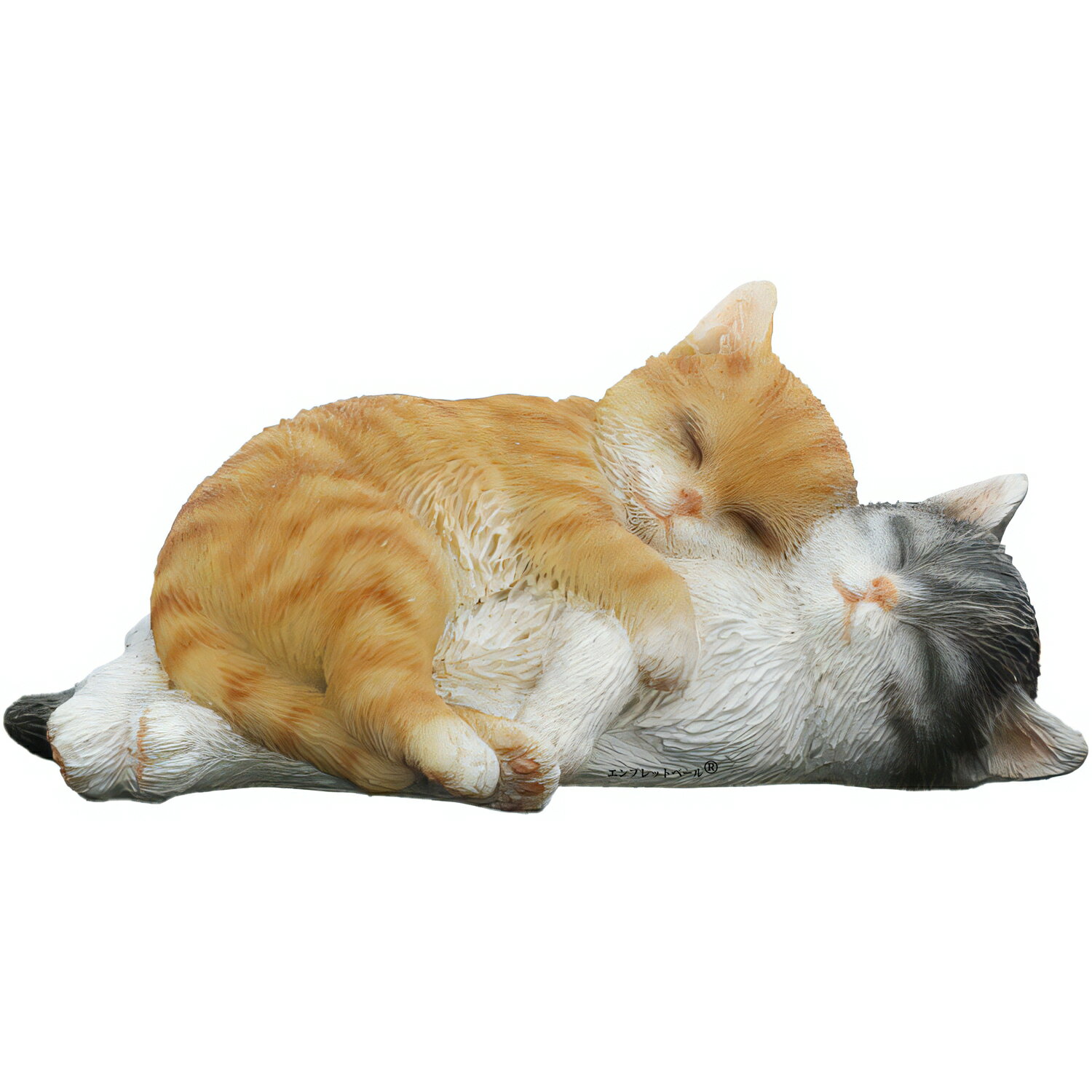 リアルすぎてドキッとするほど本物そっくりなネコの ガーデンオーナメント おひるね 茶トラ白×サバ白 ..