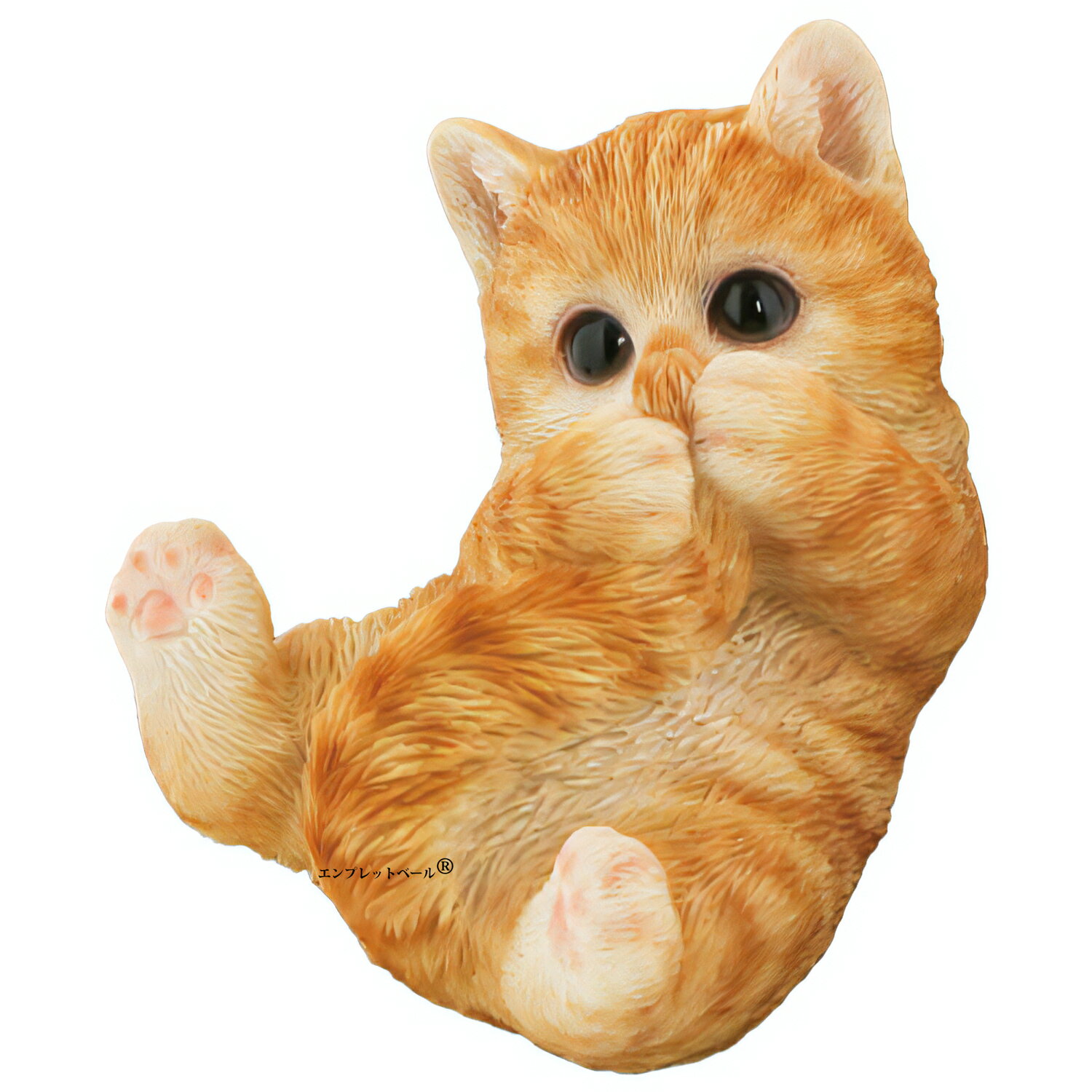 リアルすぎてドキッとするほど本物そっくりなネコの ガーデンオーナメント シッポをハムハム 茶トラ白 ..