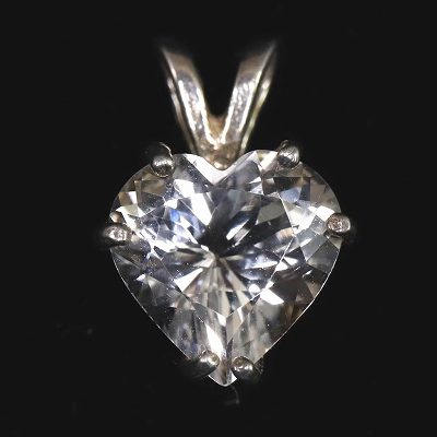 H&E社 サチャロカ アゼツライト(AZOZEO) 8mmハート ペンダントトップ 証明書付 0.84g