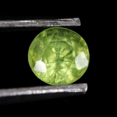 スフェーン グリーン 4.6mmラウンド ファセットカット ルース 0.5ct