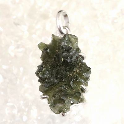 モルダバイト　原石（AAAグレード） ペンダントトップ 4.56g