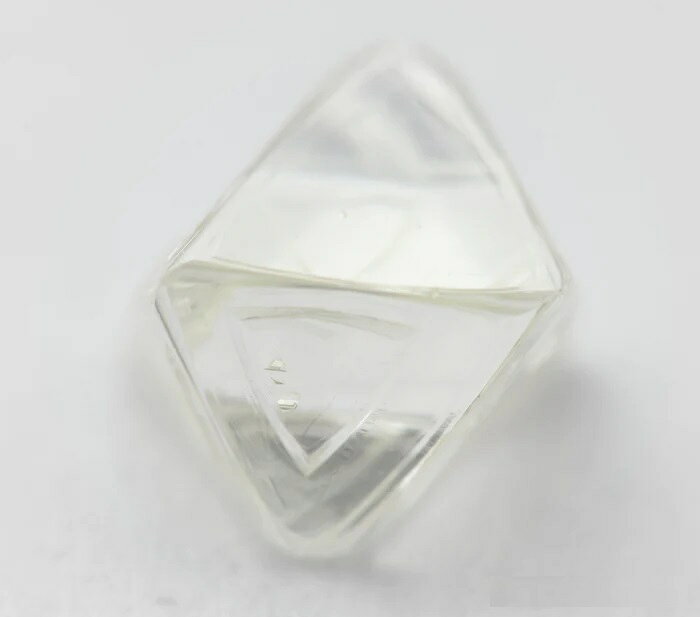 榎本通商の天然 ダイヤモンド ソーヤブル結晶 正八面体 トライゴン 0.385ct Iカラー VVS1 ソ付｜アングル2
