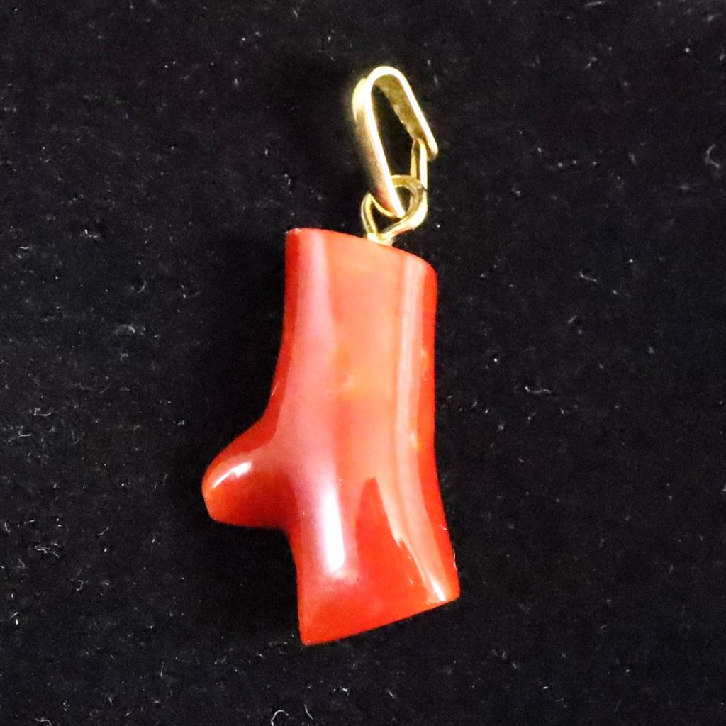 宮古島産 天然 宝石珊瑚 血赤サンゴ ペンダントトップ　1.43g