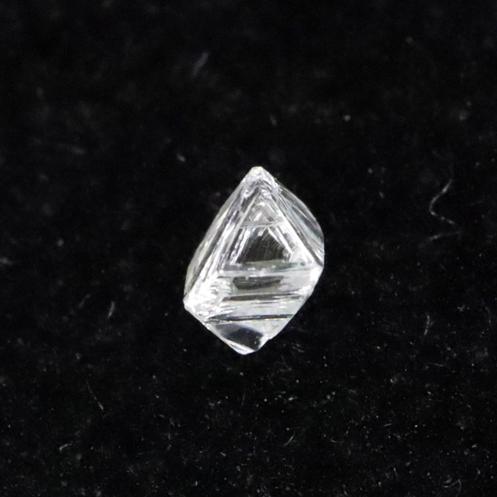 天然 ダイヤモンド ソーヤブル結晶 八面体 成長丘 0.071ct