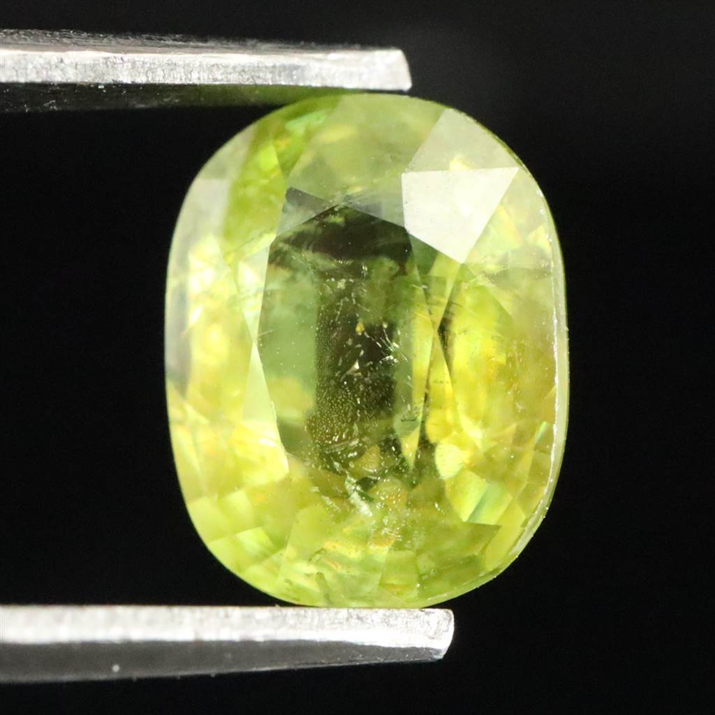 スフェーン グリーン 8.4mmオーバル ファセットカット ルース 2.0ct