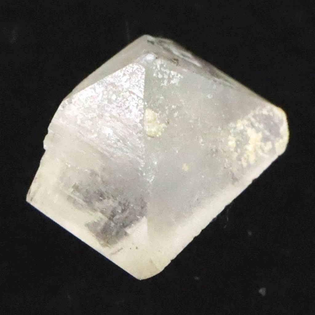 商品説明 商品名 岐阜県蛭川村産　クリア トパーズ 黄玉　結晶 2.9ct　(ID:54520) サイズ(mm) 9 X 10 X 6 重量 2.9ct 産地 岐阜県恵那郡蛭川村田原 金属部分の材質 --- コメント ◆　本商品写真は現物のものです。写真の商品をお届けします。希少な岐阜県産の天然非処理のクリアトパーズの結晶です。◆　クリアトパーズは真実の石であり、他者における真実に気づき、自分自身の内の真実を固守し続けることを可能にします。また、神のスピリットのエネルギーを体現し、個人の創造のすべてを通じたスピリチャルなエネルギーの表現を容易にし、サイキック及び直感的な能力(透視)や(透感)等の才能を磨くことをサポートします。 ご注意事項 ◆　本商品は、当社運営の他WEBショップにて販売している為、在庫更新のタイミングにより、欠品が生じる可能性がございます。予めご了承のほどお願いいたします。【y8jt&yu3#s】