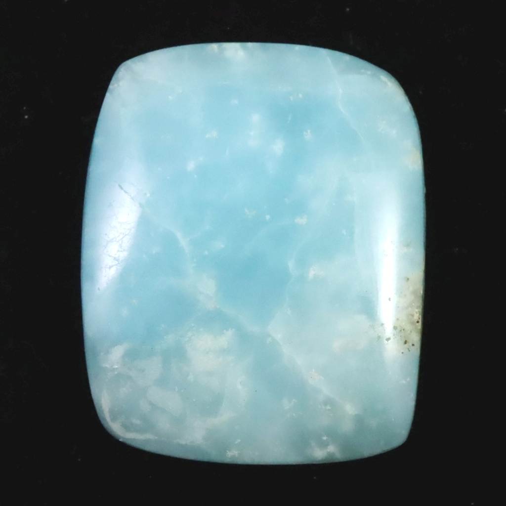 商品説明 商品名 スミソナイト タンブル ルース　13.3ct　(ID:73936) サイズ(mm) 16 X 20 X 4 重量 13.3ct 産地 中国　雲南省 金属部分の材質 --- コメント ◆　本商品写真は現物のものです。写真の商品をお届けします。◆　スミソナイト(菱亜鉛鉱)は炭酸亜鉛の鉱物で、結晶系は三方晶系で方解石グループの鉱物となります。黄色、茶色、紫、白、緑、灰色など様々な色があり、特にターコイズブルーの色合いが特徴的です。スミソナイトの名前は、1802年にこの鉱物を初めて同定したイギリスの科学者ジェームズ・スミソンにちなんで付けられました。◆　スミソナイトは、感情的な体をリフレッシュさせ、苦痛を与えている状況を再考するのを助けてくれます。スミソナイトは、感情に圧倒されそうなときに、人の心を明晰な状態へと押しやります。このクリスタルは、あらゆるネガティブな状況から前進するための解決策を見出すよう、人の背中を押してくれます。心を明晰にすることで、人はやがて「それは本当に価値があることなのか」と自問し始めるかもしれません。恨みや言い分を持ち続けるために必要なエネルギーは、どんなに強い人でも圧倒されるものであり、前に進もうとするときに持ち続けることはできません。それを受け入れて初めて、強大なスミソナイトの石の真の効果を知ることができるのです。 ご注意事項 ◆　本商品は、当社運営の他WEBショップにて販売している為、在庫更新のタイミングにより、欠品が生じる可能性がございます。予めご了承のほどお願いいたします。【y8jt&yu3#s】