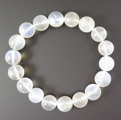 商品説明 商品名 ブルームーンストーン　(3A) 12mm玉ブレスレット　(ID:514159) サイズ(mm) ビーズ寸法： 12mm × 18珠　　ブレス内周：約17cm 重量 40g 産地 タンザニア 金属部分の材質 - コメント ◆...