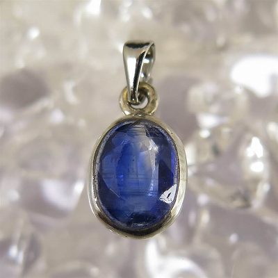 ネパール産　カイヤナイト　9mmオーバル　ペンダントトップ 1.15g