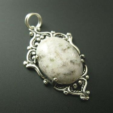 H＆E社サンダローザ・アゼツライト　18mmオーバル 　ペンダントトップ