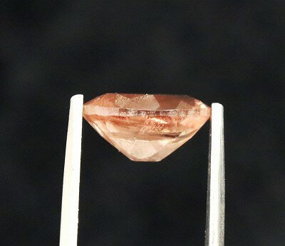 オレゴンサンストーン (3A)　8.5mmオーバル ファセットカット ルース 0.32g