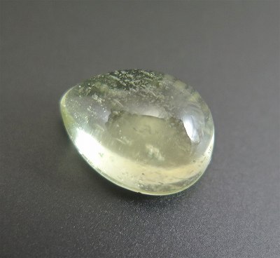 リビアンデザートグラス(SAグレード） 15mmティアドロップ型　 ルース