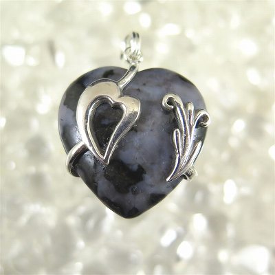 H＆E社 ミスティックメルリナイト 25mmリリー＆ハート ペンダントトップ 11.2g