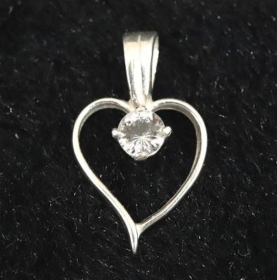 H＆E社 アゼツライト(AZOZEO) 4mmラウンド　ハートペンダントトップ 証明書付 0.78g