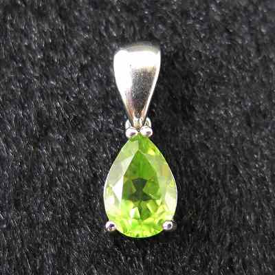 ペリドット 5Aグレード 9mmペアシェイプカット ペンダントトップ 1.10g