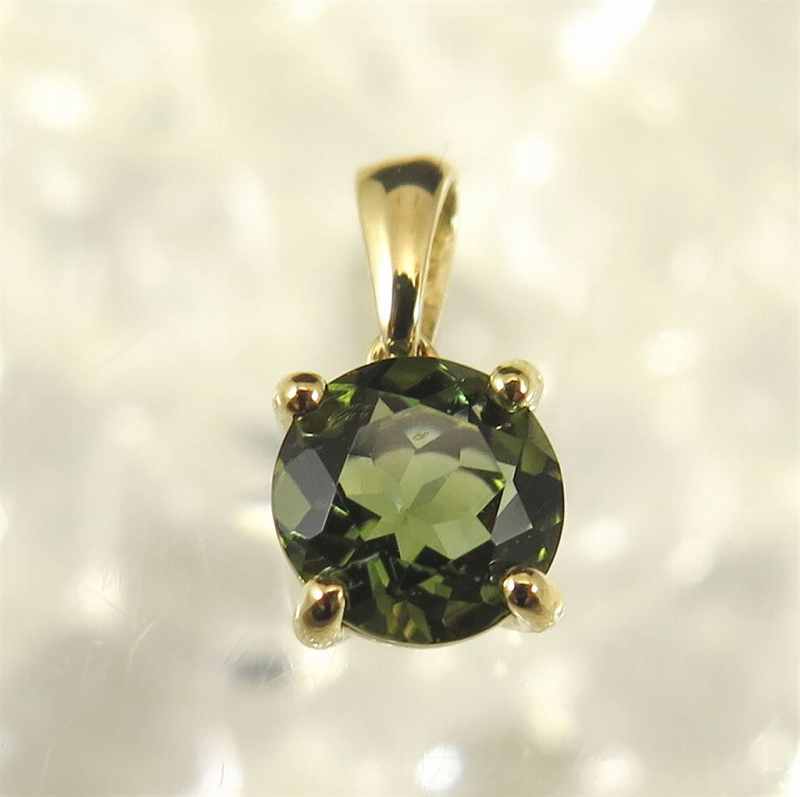 モルダバイト 6mmラウンドカット ペンダントトップ K18YG 0.86g