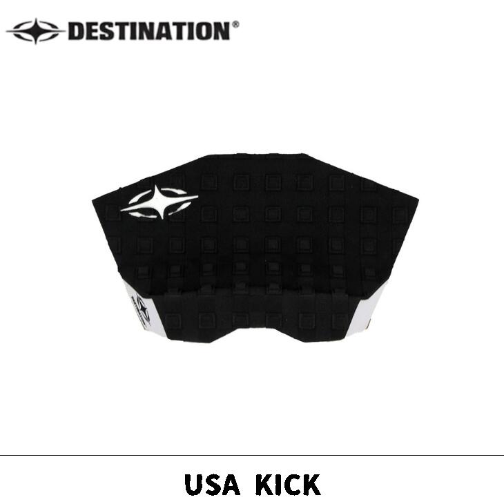 DESTINATION TRACTIONトラクション　USA Kick（キック）モデルMinimal Kick Pad for Precise Tail Control. キックパッドのみのシンプル設計。SPECIFICATIONSキックパッドのみ長さ127mm最大幅228.6mmアーチバー高さFLATキック高さ28.5mmグリップパターンHYPER EMBOSS品番: DS-032E0426C0　JAN: 4580370124989FEATURES● LIGHTWEIGHT EVA● HIGH GRIP PATTERN● 3M ADHESIVE● HYPER EMBOSS SYSTEM● DOUBLE BLOCK KICKDESCRIPTIONテールコントロールを重視するサーファーに向けた、キックパッドのみのトラクション。アーチを省いたフラットデザインにダブルブロックキックを採用し、踏み込み時のホールド感を高めます。デッキを広く使いたいライダーや、必要な部分だけにトラクションを装着したいユーザーに最適なシンプルモデルです。▸ スタッフアドバイスデッキを広く使いたい方や、既存のデッキパッドにキックパッドだけを追加したい方に最適です。リーズナブルな価格なので、試しにトラクションを使ってみたいという方の入門としてもオススメ。ウォータートラクションとの組み合わせや、フロントパッドと合わせて使うのにも◎です。BeachCulture Direct — DESTINATION TRACTIONメーカー希望小売価格はメーカーカタログに基づいて掲載しています。こちらからご確認ください