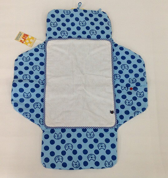 あんさんぶるの★送料込★BIT'Z　おむつ替えマットくろねこ/オムツ替え/おむつ替えシートパイル地なのでひんやりしない！｜アングル2