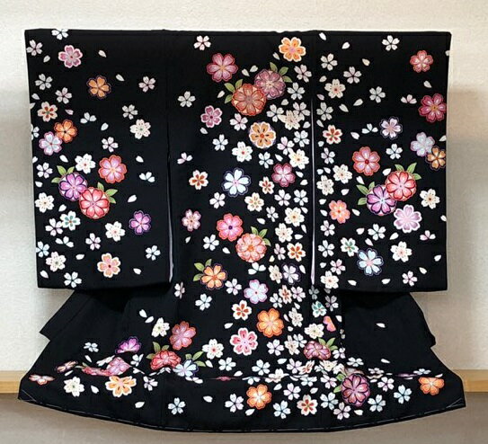 +++++和/正絹 本刺繍　お宮参り着物 女児正絹女児初着 女の子用産着 高級　黒 刺繍　金彩　金駒あしらい 正絹産着【高級品】/熨斗付/化粧箱付/たとう紙付/祝い着/新品