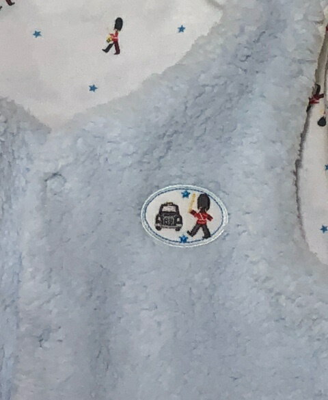 ★★ポスト投函送料込み★★【boribon　oeuf】ボリボンウーフ☆【日本製】70〜80cmリバーシブルベスト　ロンドン柄パリ柄【ふわふわベスト】ブルー/ピンク　