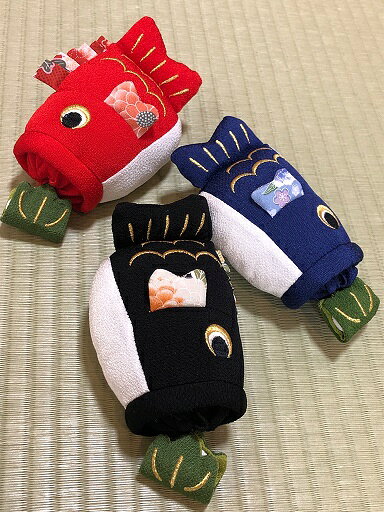 あんさんぶるのブルブル鯉のぼり　真鯉・緋鯉・子鯉/おしゃれミニこいのぼり/お祝い/端午の節句/初節句/お誕生日初節句の御祝に/触って遊べる鯉のぼり/ちりめん/縮緬細工/武/｜アングル2
