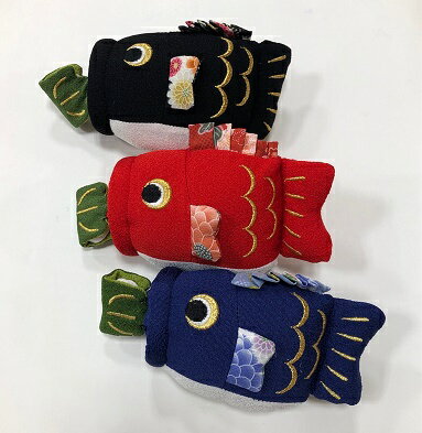 乐天商城 - ブルブル鯉のぼりギフトセット　真鯉・緋鯉・子鯉の3匹セット/おしゃれミニこいのぼり/お祝い/端午の節句/初節句/お誕生日初節句の御祝に/触って遊べる鯉のぼり/箱入り/福