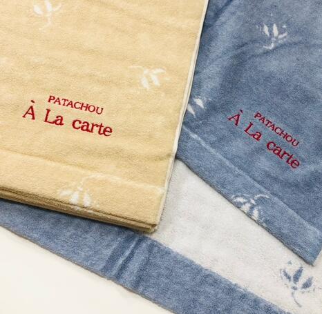 あんさんぶるの☆★送料込み★★PATACHOU　A La carte　タオルケット/杢グレーベビータオルケット/パタシュー　ア・ラ・カルト/杢グレー/上品/刺繍ロゴ｜アングル2