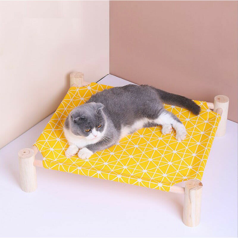 素材：布+木材 サイズ：54×11×47cm その他：シートは地面から離れた位置に設計されています。キャンプなどのアウトドアシーンで使用すれば、地面の熱さや寒さから体を守り、リラックスした快適な空間をお楽しみいただけます。 完璧なペットベッド：より快適で安定感があり、さらに重要なのは、床を傷から守るだけでなく、ペットが乗り降りする際にベッドが滑るのを防ぐことです。 いつでも涼しく：暑い季節でもペットを涼しく保ちます。さらに、このペットベッドは耐熱性、耐久性、通気性に優れています。 軽量で持ち運びに便利：屋内、屋外、ピクニック、キャンプ、トレーニングなど、あらゆるシーンで活躍し、いつでもどこでも快適な睡眠をお楽しみいただけます。 注意事項 ★モニターの発色具合によって、実際のものと色が異なる場合があります。 ★手作業による仕上げのため、若干の誤差（約2〜3cm）が生じる場合がございます。 ★ギフト包装サービスは行っておりませんのでご了承ください。 ★商品は生産時期により、生地や色合い、装飾パーツの色やデザイン等が異なる場合がございます。そのため、同じ商品を複数ご購入いただいた場合、色やデザイン等が異なる場合がございますので、予めご了承ください。