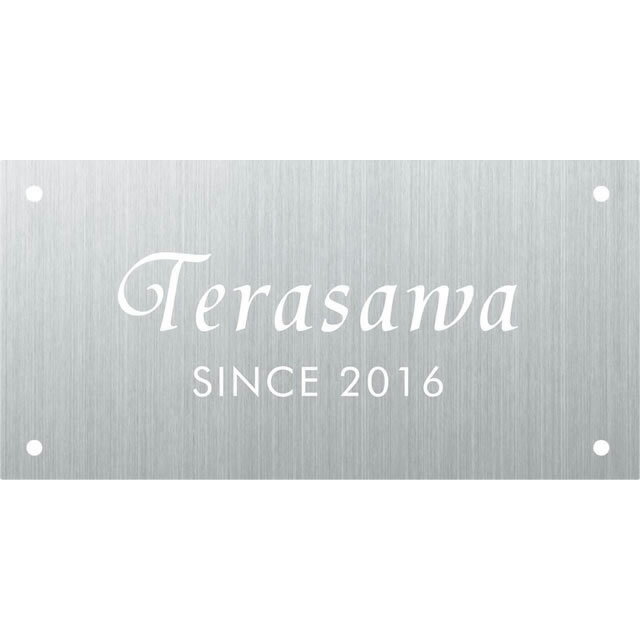 エクステリアメーカー対応プレート。 ■サイズ：幅200mm×高さ100mm×厚さ1mm ■重量：160g ■材質：ステンレスヘアライン(縦目) ■印字：ドライエッチング ■文字色：白 ■4隅貫通穴有 R2： 穴径：4.5Φ 穴ピッチ：横18...