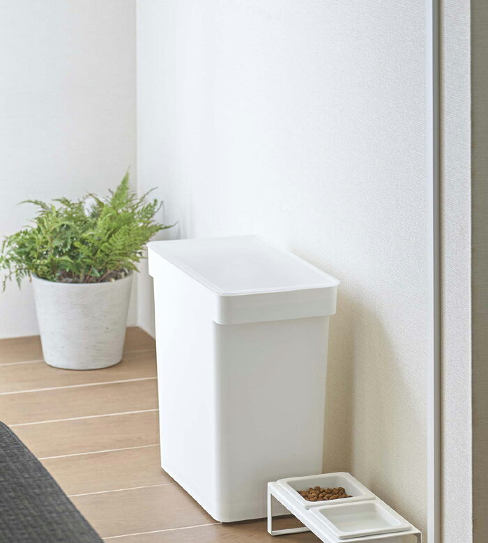 密閉ペットフードストッカー　タワー12kg　計量カップ付