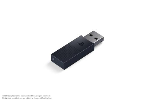 PlayStation Linkは、低遅延のロスレスオーディオを提供する新技術です。 USBアダプターを差し込むことで、PS5およびPCやMacなど複数のデバイスで切り替えてPULSE Elite ワイヤレスヘッドセットやPULSE Explore ワイヤレスイヤホンによる低遅延のロスレスオーディオをお楽しみいただけます。 *PULSE Elite ワイヤレスヘッドセット、PULSE Explore ワイヤレスイヤホンは別売りです。 PlayStation Link 機能解説 ・シームレスな切り替え 対応デバイスを簡単に切り替えることができます。 ・超低遅延接続 安定した超低遅延接続によって、画面上のアクションにも違和感なくオーディオが対応します。 ・ロスレスオーディオ ロスレス技術のおかげで、音声の細部を一つも聞き逃すことなく、ワイヤレス接続の利便性を楽しむことができます。 ・簡単なセットアップ アダプターを挿入し、ヘッドセットまたはイヤホンをペアリングするだけでゲームを始められます。