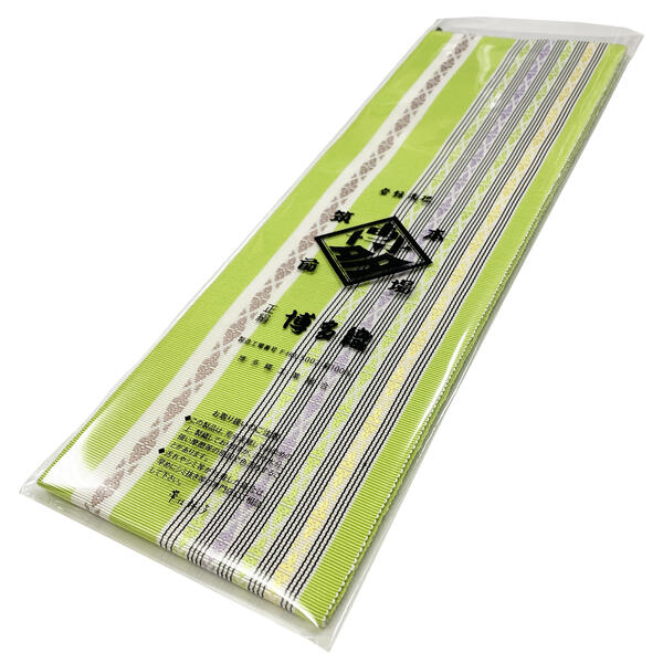 商品情報 正絹の伊達締めは、結びやすく、緩みにくいのが特徴です。 品質 絹100%　日本製 サイズ 長さ 2.25m前後　巾 約10cm 注意 絹糸の特性上、糸のほつれやダマなどがある場合がございます。 中央部分は張りがあり、両端から約55cmは柔らかく織り上げてあるので、結びやすくなっています。 また、両端は敢えて縫い上げず、切りっぱなしになっています。そのままお使いください。 商品によって柄の出方が異なります。また、お使いのモニターによって色が違って見えます。あらかじめご了承ください。