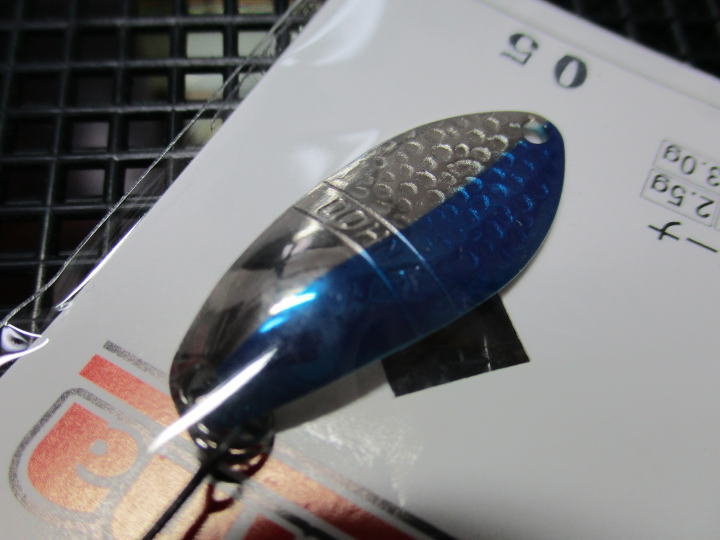 Rakuten - ドーナ [フラッシングカラー] 1.5g /25mm　#05(青銀)　　＜アングラーズシステム Angler'Z System＞　□エリア ルアーフィッシング用 スプーン□　DOHNA Spoon 1.5g　～肉薄表面ハーフハンマー～　[スプーン専門釣り具店] -エスプーン-