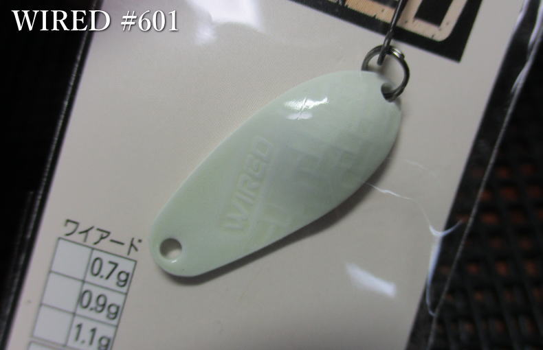 【★SALE★40%OFF★】ワイアード 1.1g /20mm　＃0601 グローチャート　　＜アングラーズシステム＞　WIRED Spoon 1.1g　～スレ鱒対応ローリング～　[スプーン専門釣り具店] -エスプーン-　 ※メーカー小売価格550円税込 es-poon-10067961 es-poon パッケージ画像