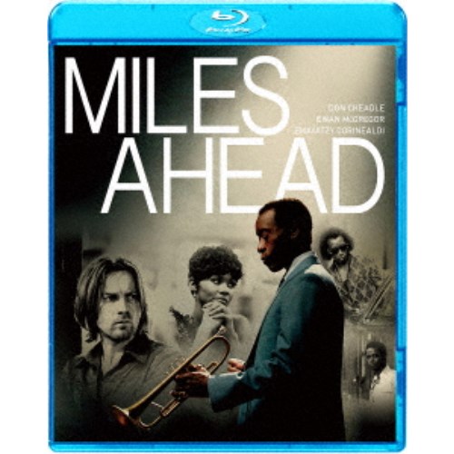 商品種別Blu-ray※こちらの商品はBlu-ray対応プレイヤーでお楽しみください。発売日2018/04/25ご注文前に、必ずお届け日詳細等をご確認下さい。関連ジャンル映画・ドラマ洋画アメリカ永続特典／同梱内容■映像特典ドン・チードルとスティーヴン・ベーグルマンによる音声解説／マイルス・デイヴィスへの道／サンダンス映画祭 Q＆Aセッション／オリジナル予告編商品概要解説ドン・チードル×ユアン・マクレガー／ジャズの帝王の現在と過去、現実と幻想、史実とフィクションの垣根を超えた圧巻のドラマ。『MILES AHEAD／マイルス・デイヴィス 空白の5年間』1970年代後半のニューヨーク。長らく音楽活動を休止中のマイルス・デイヴィス(ドン・チードル)の自宅に、彼のカムバック記事を書くために音楽記者デイヴ(ユアン・マクレガー)が押しかける。しかしドラッグと酒に溺れるマイルスは、元妻との苦い思い出にも囚われキャリア終焉の危機に瀕していた。デイヴと行動を共にする中、悪辣な音楽プロデューサーに大切なマスターテープを盗まれたマイルスは、怒りに駆られて危険なチェイスに身を投じていく。その行く手に待ち受けるのは破滅か、それとも再起への希望の光なのか……。スタッフ&amp;キャストドン・チードル(監督)、ドン・チードル(脚本)、スティーヴン・ベーグルマン(脚本)、ドン・チードル(製作)、スティーヴン・ベーグルマン(製作総指揮)、マーク・アミン(製作総指揮)、ロバート・グラスパー(音楽)ドン・チードル、ユアン・マクレガー、エマヤツィ・コーリナルディ、キース・スタンフィールド、マイケル・スタールバーグ商品番号BLU-81083販売元ソニー・ピクチャーズエンタテインメント組枚数1枚組収録時間144分色彩カラー字幕日本語字幕 英語字幕制作年度／国2016／アメリカ画面サイズシネスコサイズ音声仕様日本語 英語 Audio5.1chサラウンド Master dtsHD _映像ソフト _映画・ドラマ_洋画_アメリカ _Blu-ray _ソニー・ピクチャーズエンタテインメント 登録日：2018/02/23 発売日：2018/04/25 締切日：2018/03/15 "3枚買ったら1枚もらえるCP"