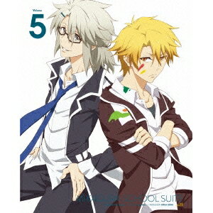 商品種別Blu-ray※こちらの商品はBlu-ray対応プレイヤーでお楽しみください。発売日2015/10/28ご注文前に、必ずお届け日詳細等をご確認下さい。関連ジャンルアニメ・ゲーム・特撮国内TV版特典情報初回特典描き下ろしデジパック、描き下ろし差し替えジャケット、スペシャルPETケース、スペシャルブックレット、CD、描き下ろしアイキャッチカード(4種)永続特典／同梱内容■映像特典オーディオコメンタリー(木村珠莉＆大西沙織)／おまけ付き実写特番「文化部(部にルビ：バ)トル！」vol.5／第9話「脱線スキャンダル」ノンクレジットED商品概要シリーズ解説MF文庫Jの大人気ライトノベル『ミカグラ学園組曲』が待望のTVアニメ化！／不思議に無敵な学園組曲が今、幕を開ける！！／色褪せない物語が始まる--。シリーズエピソード第1話〜第2話／第3話 ヒロイン未満／第4話 無気力クーデター／第5話 学園ファンタジア／第6話 我楽多イノセンス／第7話 十六夜シーイング／第8話 未確認トレジャー／第9話 脱線スキャンダル／第10話 寝袋ホーンティング／第11話 追憶トラインアングル／第12話 無限大フィナーレ『ミカグラ学園組曲』志望校が決まらず、怠惰な毎日を送る中学3年生の一宮エルナ。ある日、従兄である二宮シグレから私立ミカグラ学園のパンフレットを渡されたエルナは、そのパンフレットに写っていた女子生徒である御神楽星鎖の姿に目を奪われる。彼女に運命めいたものを感じ、ミカグラ学園への進学を決意するエルナ。しかし、文化系の部活しか存在しないという珍しい学園であるミカグラ学園にやってきたエルナが見たものは、必殺技を駆使して戦いを繰り広げる生徒たちの姿だった。不思議に無敵！決して色褪せることのない物語が今、幕を開ける！本編50分＋特典5分スタッフ&amp;キャストLast Note.(原作)、明菜(キャラクター原案)、岩崎太郎(監督)、横谷昌宏(シリーズ構成)、天崎まなむ(キャラクターデザイン)、天崎まなむ(総作画監督)、尾尻進矢(総作画監督)、高橋瑞香(総作画監督)、尾尻進矢(プロップデザイン)、望月卓磨(美術監督)、高橋麻穂(美術設定)、真壁源太(色彩設計)、塩川智幸(撮影監督)、渡邉悦啓(3D)、今井大介(編集)、明田川仁(音響監督)、藤澤慶昌(音楽)、KADOKAWA(音楽制作)、動画工房(アニメーション制作)木村珠莉、大西沙織、小澤亜李、諏訪彩花、島崎信長、花江夏樹、細谷佳正、古川慎、加隈亜衣、松岡禎丞、上田麗奈、茅野愛衣、西明日香商品番号ZMXZ-10015販売元メディアファクトリー組枚数1枚組収録時間55分色彩カラー制作年度／国2015／日本画面サイズ16：9音声仕様リニアPCM 日本語 _映像ソフト _アニメ・ゲーム・特撮_国内TV版 _Blu-ray _メディアファクトリー 登録日：2015/04/03 発売日：2015/10/28 締切日：2015/09/11