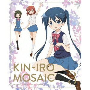 商品種別Blu-ray※こちらの商品はBlu-ray対応プレイヤーでお楽しみください。発売日2013/11/27ご注文前に、必ずお届け日詳細等をご確認下さい。関連ジャンルアニメ・ゲーム・特撮国内TV版特典情報初回特典描き下ろし三方背ケース、小冊子「きんいろモザイク大解剖3」20P、CD、特製8Pブックレット、ポートレート3枚永続特典／同梱内容描き下ろしジャケット／ピクチャーレーベル■映像特典キャラクターコメンタリー商品概要シリーズ解説国際交流系ゆるふわ学園コメディ！モザイクみたいにきらめく毎日、始まります！シリーズエピソード第1話 ふしぎの国の／第2話 ちっちゃくたって／第3話 どんなトモダチできるかな／第4話 あめどきどきあや／第5話 おねえちゃんといっしょ／第6話 金のアリス、金のカレン／第7話 はらぺこカレン／第8話 きょうはなんの日？／第9話 ねないこだれだ／第10話 すてきな五にんぐみ／第11話 そんなにきみがすきだかあててごらん／第12話 きんいろのとき『きんいろモザイク』You say こんにちは！I say ハロー！大宮忍、15歳。黒髪たれ目の純和風女子高生ですが、中学生の頃はイギリスに(少しだけ)ホームステイしてました。帰国後も外国への想いをつのらせていた忍に、ある日一通のエアメールが届きます。「シノブ、今度は私が日本にいくよ！」差出人はアリス・カータレット。ホストファミリーの一人娘で、金髪碧眼の英国少女！クラスメイトの小路綾＆猪熊陽子に、アリスの幼なじみにしてもう一人のイギリスっ子の九条カレンも巻き込めば、5人の日々はきらきら輝くモザイクみたい--日英美少女ゆるふわ学園コメディ、はじまるよ！本編50分スタッフ&amp;キャスト原悠衣(原作)、植田和幸(キャラクターデザイン)、川田瑠夏(音楽)、天衝(監督)、綾奈ゆにこ(シリーズ構成)、歌川律子(色彩設計)、柴田千佳子(美術監督)、宋賢大(撮影監督)、武宮むつみ(編集)、明田川仁(音響監督)、フライングドッグ(音楽制作)、GENCO(プロデュース)、Studio五組(アニメーション制作)種田梨沙、田中真奈美、西明日香、内山夕実、東山奈央、田村ゆかり、佐藤聡美商品番号ZMXZ-8773販売元メディアファクトリー組枚数1枚組色彩カラー制作年度／国2013／日本画面サイズ16：9音声仕様日本語 リニアPCMステレオ _映像ソフト _アニメ・ゲーム・特撮_国内TV版 _Blu-ray _メディアファクトリー 登録日：2013/06/23 発売日：2013/11/27 締切日：2013/10/11