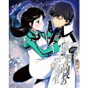 商品種別DVD発売日2015/04/22ご注文前に、必ずお届け日詳細等をご確認下さい。関連ジャンルアニメ・ゲーム・特撮国内TV版キャラクター名&nbsp;魔法科高校の劣等生&nbsp;で絞り込む永続特典／同梱内容DVD+CD描き下ろしジャケット／描き下ろし収納BOX特典：書き下ろし小説「魔法科高校の劣等生 夏の休日(アニメバージョン)＜下＞」、特製ブックレット(32P)■映像特典「ほのかと雫の魔法塾」＃24＃25＃26 完全版／ノンクレジット2nd ED収録内容Disc.101.純愛エンドレス(3:47)02.純愛エンドレス -Instrumental-(3:47)商品概要シリーズ解説累計483万部発行の大人気スクールマギクス／待望のアニメプロジェクト始動！『魔法科高校の劣等生 横浜騒乱編VI』横浜の各地に次々と大亜連合特殊工作部隊が姿を現し、制圧を開始した。論文コンペ会場も標的となったが、達也がテロリストを撃退。雫の提案を受けてVIP会議室の端末で情報を得たところ、敵の勢力は予想以上に大きいことが判明する。避難する前にデモ機のデータを処分しようとした達也たちは、同じ考えの真由美や十文字たちと合流。今後の方針を話し合う一同の前に、思いがけない人物がやってきて……。 『魔法科高校の劣等生 横浜騒乱編VII』横浜中が戦場と化す中、魔法科高校の生徒たちはテロリストを相手に奮戦。十師族としての務めを果たそうと、十文字は魔法協会支部へ向かい、将輝は義勇軍に参加する。達也を独立魔装大隊に送り出した深雪は、真由美や一般市民とともに避難するが、直立戦車にシェルターへつながる入り口を破壊されてしまう。脱出用ヘリが到着するまでの間、人々をテロリストから守るべく、深雪たちは二手にわかれて撃退に乗り出す。 『魔法科高校の劣等生 横浜騒乱編VIII』独立魔装大隊が組織した達也たち飛行兵部隊により、テロリストの部隊は次々と殲滅。さらに「分解」と「再成」という己の能力を存分に使って戦う達也の姿に、敵兵の間には激しい動揺が走る。同じころ、深雪たちは達也の助けによって全員無事にヘリに乗り込んでいた。そのまま横浜を脱出しようとした深雪たちだが、魔法協会支部の危機を知って進路を変更。支部があるベイヒルズタワー付近には、呂剛虎がいて……。 スタッフ&amp;キャスト佐島勤(原作)、石田可奈(原作イラスト)、小野学(監督)、石田可奈(キャラクターデザイン)、熊澤祐嗣(副監督)、吉川真帆(サブキャラクターデザイン)、石田可奈(総作画監督)、吉川真帆(総作画監督)、宮前真一(総作画監督)、富岡隆司(アクション作画監督)、岩瀧智(アクション作画監督)、ジミー・ストーン(CAD・メカニックデザイン)、出雲重機(CAD・メカニックデザイン)、石本剛啓(美術デザイン)、谷内優穂(美術デザイン)、平澤晃弘(美術デザイン)、小田理恵(美術監督)、野口幸恵(色彩設計)、藪田修平(3D監督)、川下裕樹(撮影監督)、木村佳史子(編集)、本山哲(音響監督)、松岡超(キャスティングマネージャー)、岩崎琢(音楽)、アニプレックス(音楽制作)、マッドハウス(アニメーション制作)、木澤行人(脚本)、川村賢一(絵コンテ)、松村政輝(演出)、宗崎暢芳(作画監督)、平野勇一(作画監督)中村悠一、早見沙織、寺島拓篤、内山夕実、佐藤聡美、田丸篤志、花澤香菜、諏訪部順一、井上麻里奈、中原麻衣、巽悠衣子、雨宮天、斉藤壮馬、大西沙織、丹下桜、大川透、伊藤静、木内秀信、田辺留依、遊佐浩二、斧アツシ、藤原貴弘商品番号ANZB-11319販売元アニプレックス組枚数2枚組収録時間71分色彩カラー制作年度／国2014／日本画面サイズ16：9LB音声仕様リニアPCMステレオ 日本語コピーライト(C)2013 佐島 勤/KADOKAWA アスキー・メディアワークス刊/魔法科高校製作委員会 _映像ソフト _アニメ・ゲーム・特撮_国内TV版 _DVD _アニプレックス 登録日：2014/09/30 発売日：2015/04/22 締切日：2015/03/17 _魔法科高校の劣等生