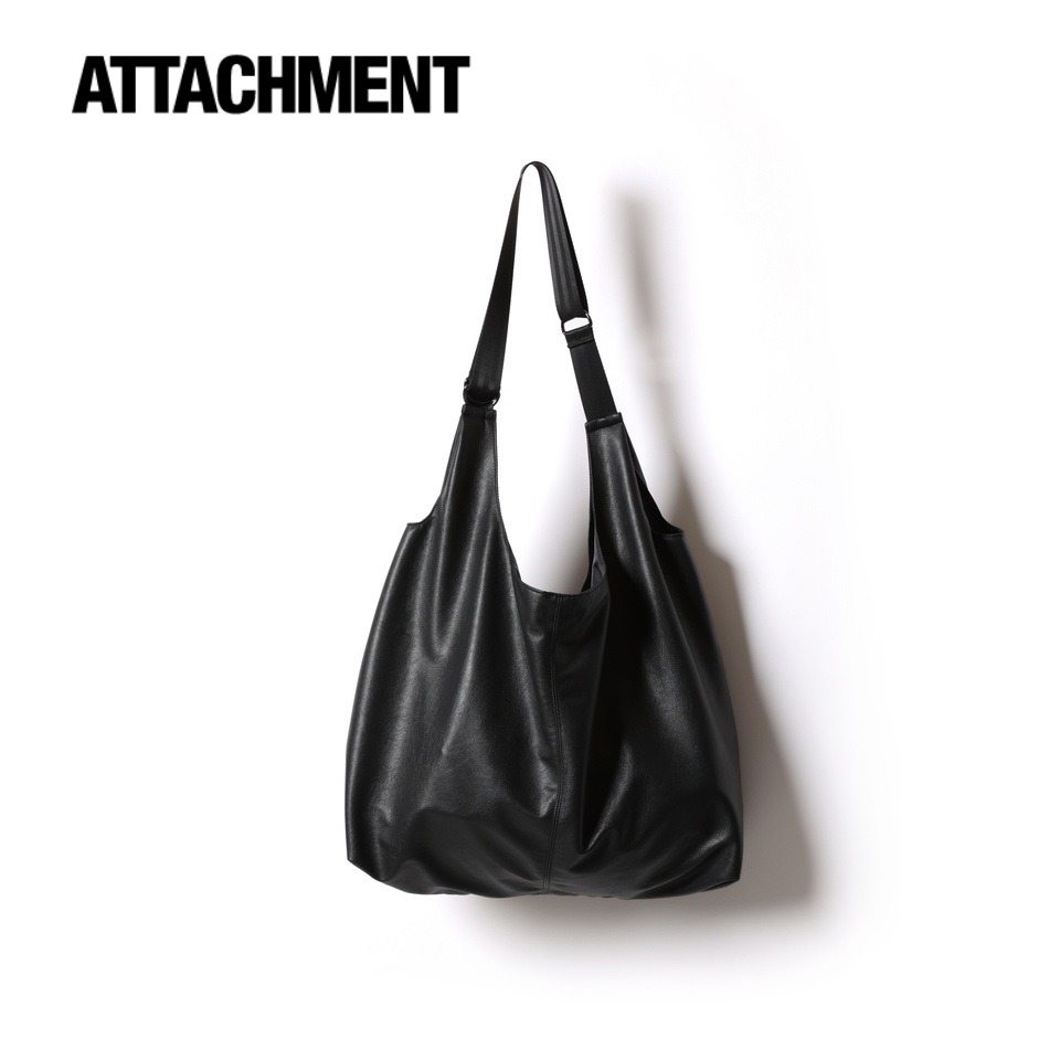 ATTACHMENT アタッチメント SYNTHETIC LEATHER SHOULDER SHOPPING BAG L シンセティック レザー ショルダー ショッピング バッグ L ブラック(930)