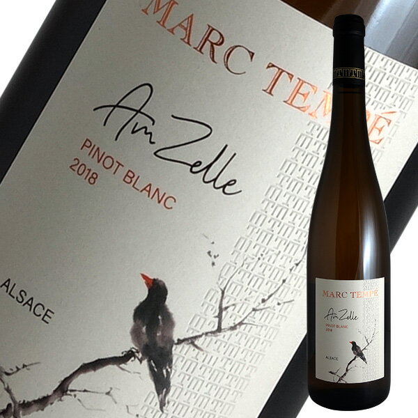Information 品名 アムゼル ピノ ブラン マルク テンペ ワイン名（原語） Amzelle Pinot Blanc Zellenberg Marc Tempe タイプ 白ワイン・やや辛口 内容量 750ml 産地 フランス・アルザス 品種 ピノ・ブラン60％、ピノ・オーセロワ40％ 商品説明 AOC のお達しにより村名はキュヴェ名に冠する事が出来なくなり、Amzelle（クロウタ鳥）と名付けました。ツェレンベルグの数パーセルのブレンドで、プレス後デブルバージュし、フードルで 23 ヶ月発酵・シュールリー熟成しました。 透明感あるレモンイエロー色、マンゴーやパパイヤ、パングリエ香、ふっくらとした口あたりにたっぷりの果実味と高めの酸、骨格の整った仕上がりです。 備考 気温の高い時期はクール便での配送をお勧めいたします。　マルク・テンペ　Marc Tempe 2005年から国内で大人気！ジャポン大好きビオディナミの巨匠 ドメーヌ・マルクテンペはアルザス南部の中心、コルマールから7kmほど進んだ南西向きのツェレンベルグ村に有ります。 アルザスは南仏のペルピニャンの次に降雨量が少なく、乾燥した地域。 南向きの夏の畑は「目玉焼きが焼けるほど」暑いため、ブドウにもしっかりと糖度がのります。 標高は225 〜 260m、粘土石灰土壌をベースに、ヴォージュ山脈の花崗岩や黄色みを帯びた石灰の混じる多様な土壌は、さまざまなブドウ品種に適合し、ミネラルたっぷりなふくよかな味わいを生み出します。 初夏、マルクの畑の土からはなんともいえない深い土の香りが漂います。 雑草も元気に生い茂り、ブドウの樹の根元には直径1cm弱のミミズの穴がポコポコ。 そう彼の畑はビオディナミ。 総面積8haの畑で、93年からビオロジック、96年からビオディナミに取り組む彼は、化学肥料や農薬をいっさい使わず、芽かきによる収量制限や夏季剪定も行ないません。 ブドウの樹が自分の力でうまいこと育っていくのを助ける以外は何もしません。 見れば樹には太ったエスカルゴ（かたつむり）も。 除草剤や化学肥料を使った近くの畑と比べて生き物の数は雲泥の差。 「おいしい畑はかたつむりも知ってるよ！」 太陽の光を一杯に浴び糖度が充分にのったブドウは9月に選果しつつ手摘み収穫。 房、茎をつけたまま優しく5〜6時間かけてプレスします。 「テントウ虫が生きたまま出てこられるくらいやさしいプレスなんだよ」と彼は言います。 地つきの天然酵母で仕込むマルクのワインからは明るく前向きな温かさを感じます。