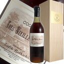 Information 品名 コニャック トレ ヴィエーユ レゼルヴ ド ラフィット ロートシルト ワイン名（原語） Cognac Tres Vieille Reserve de Lafite Rothschild タイプ ブランデー 内容量 700ml 産地 フランス・ボルドー 商品説明 第1級シャトー「ラフィット・ロートシルト」の作る稀少ブランデー メドック1級のシャトーラフィットロートシルトの技術チームがコニャックの古い原酒の樽を厳選して造る最高峰コニャック。コニャックの最良の区画グランシャンパーニュ、またはボルドリー産。その中から最低でも50年以上というきわめて古いコニャックの原酒の樽を収集し、シャトーを訪れる知人やワイン愛好家に振る舞うためにラフィットの技術者たちが渾身の思いを込めて造りこんだコニャックです。 備考 気温の高い時期はクール便での配送をお勧めいたします。